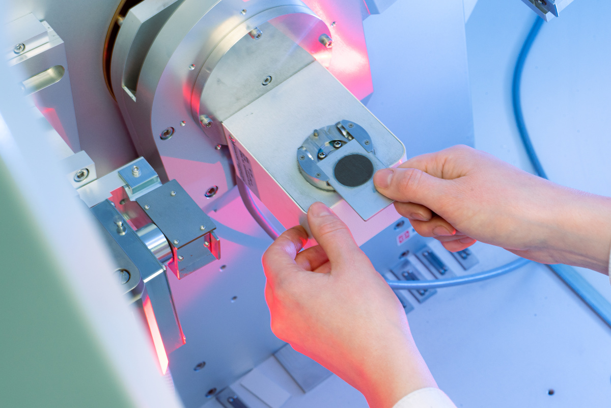 Рентгеновский дифрактометр порошковых материалов XRD-7000S