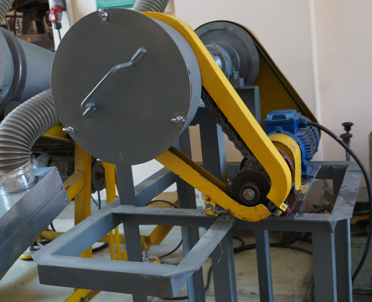 Установка для определения индекса абразивности по Бонду